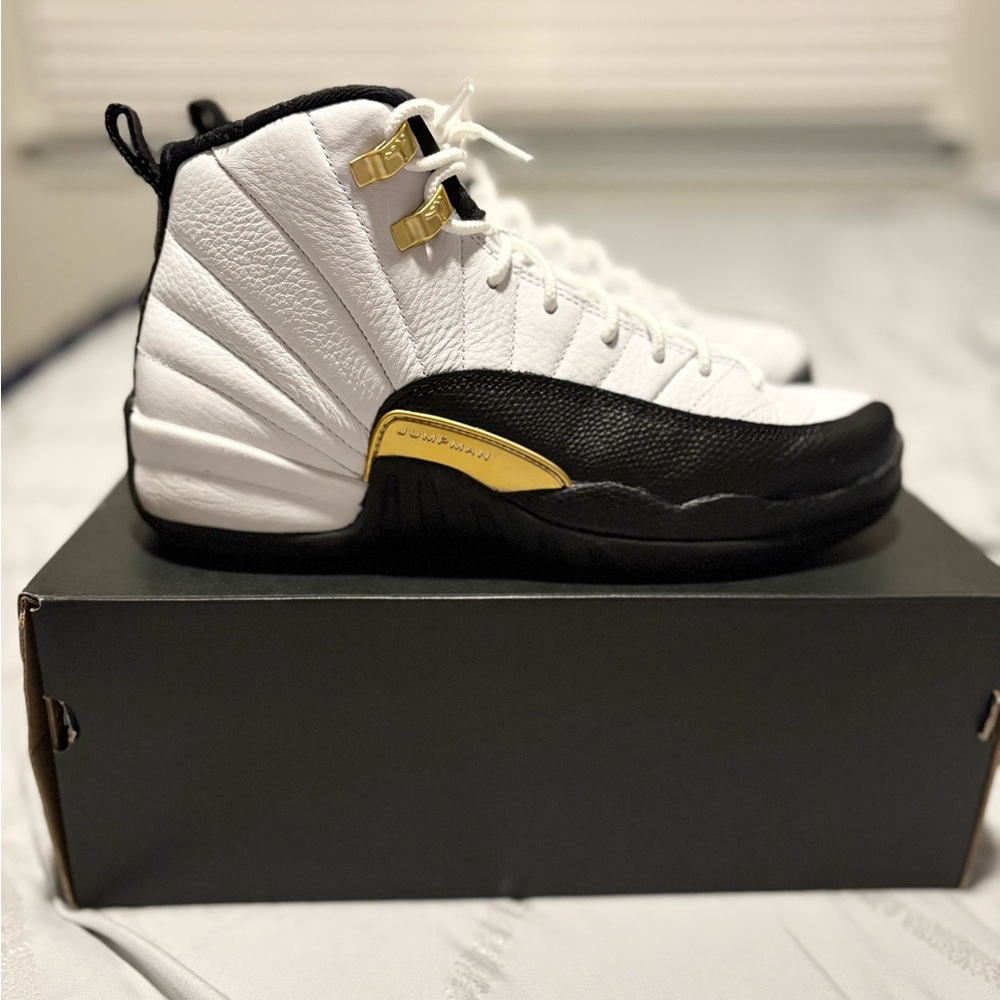 Jordan Retro 12 “Royalty”